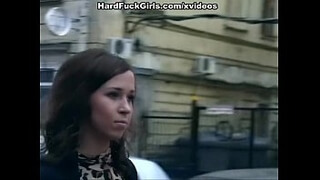 Приятели чпокают во все дырки стройную цыпочку в леопардовом платье